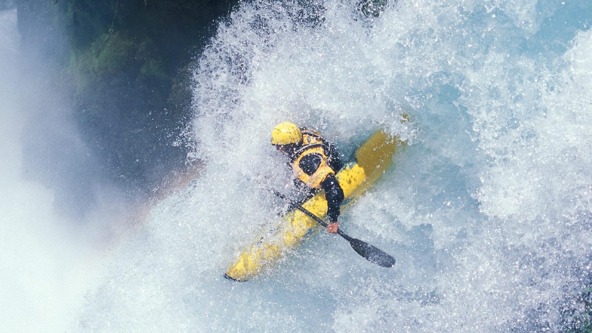 ky体育-广岛三箭面对强敌，团结一心向前冲，广岛三箭vs东京